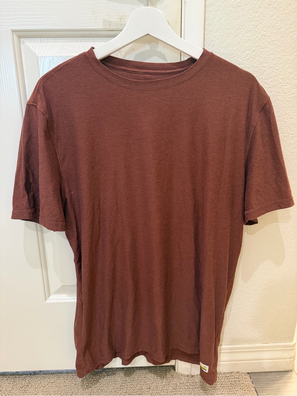 Vuori Strato Tech Men's Crew Neck T-Shirt in Burgundy size Large